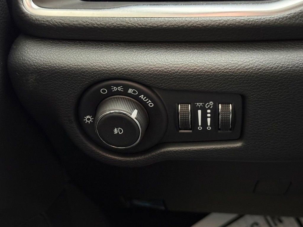 Used 2024 Chrysler Pacifica Limited w/ S Appearance Package image 26