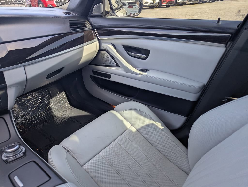 Used 2013 BMW M5 RWD image 16