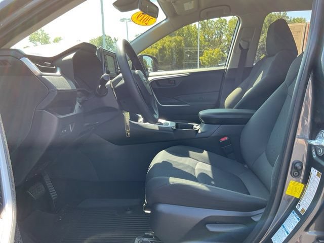 Used 2019 Toyota RAV4 LE AWD/4WD image 18