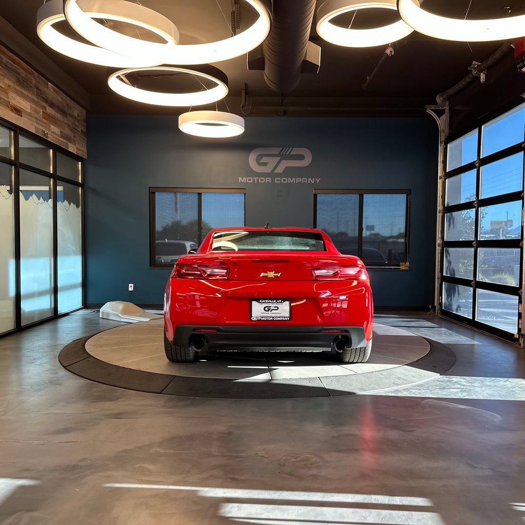 Used 2017 Chevrolet Camaro LT RWD image 4