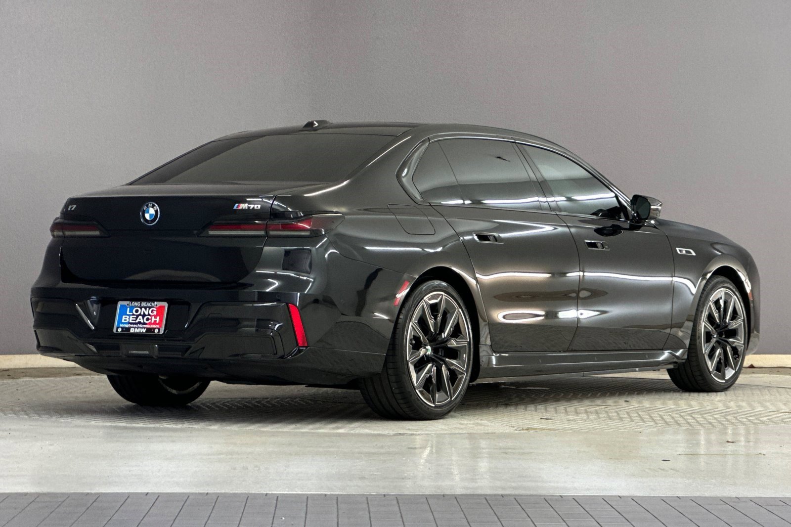 Certified 2024 BMW i7 M70 w/ Executive Package image 8