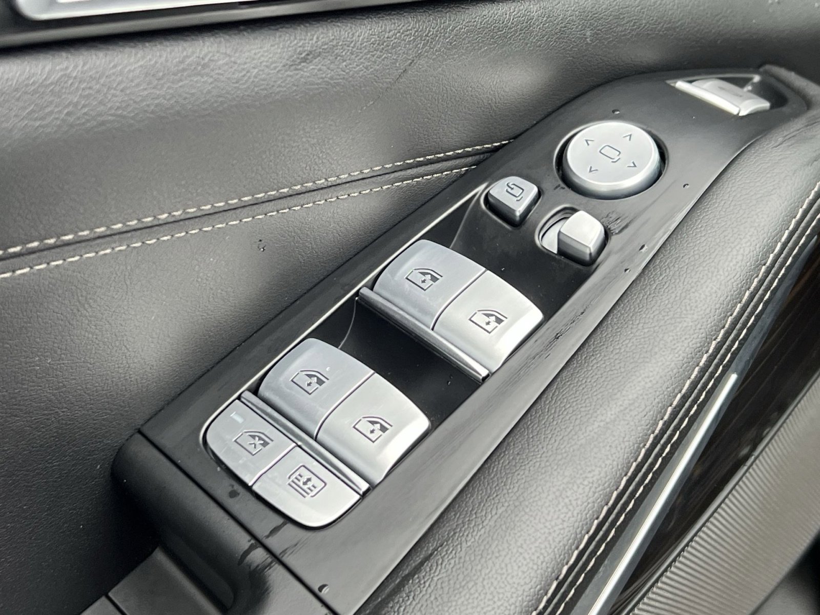 Used 2025 BMW X7 xDrive40i image 13