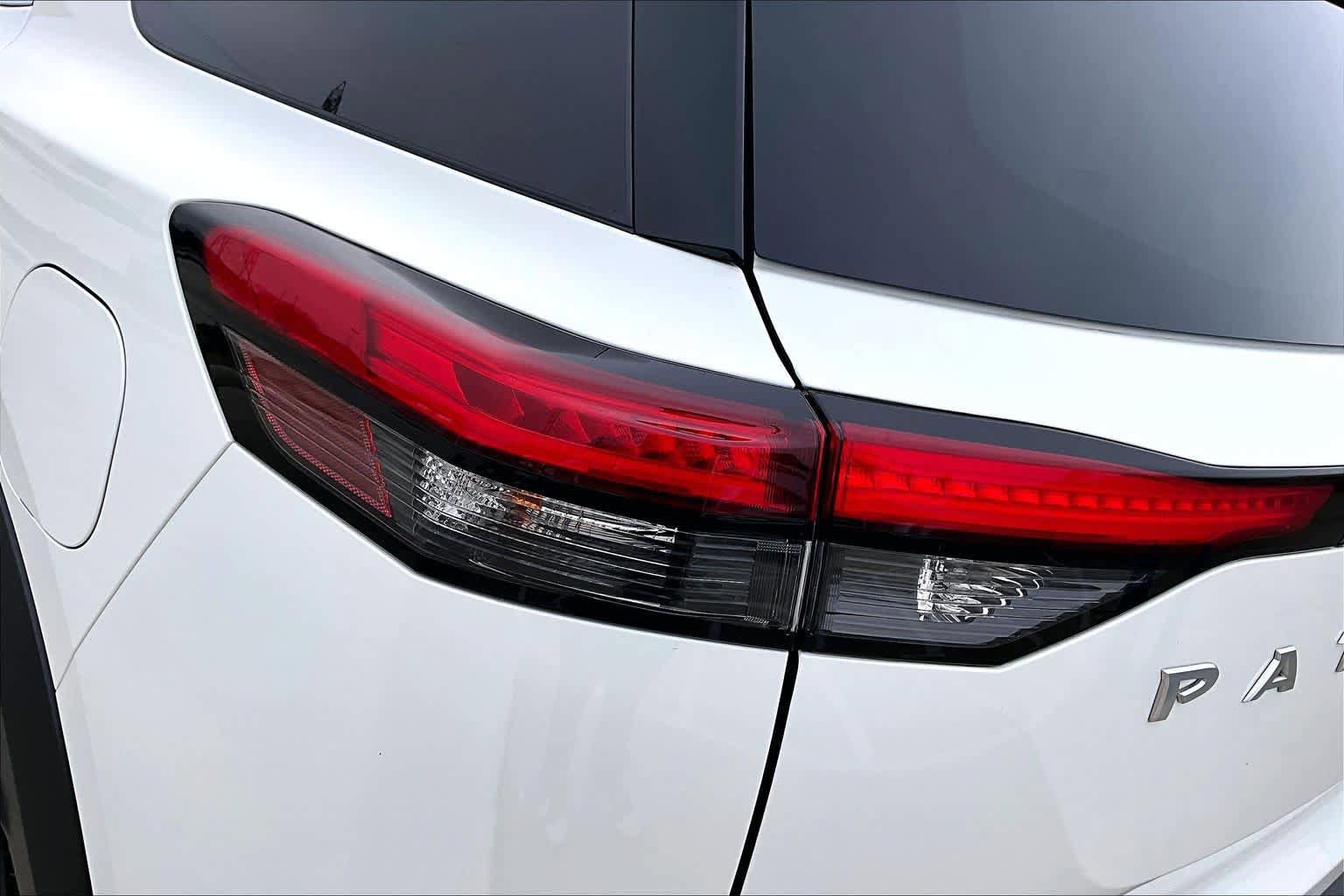 Used 2025 Nissan Pathfinder SV image 27