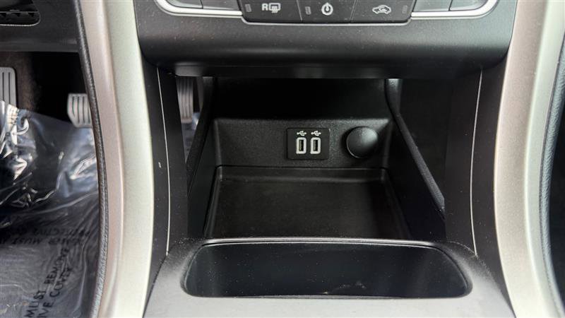 Used 2020 Ford Fusion SEL FWD image 24