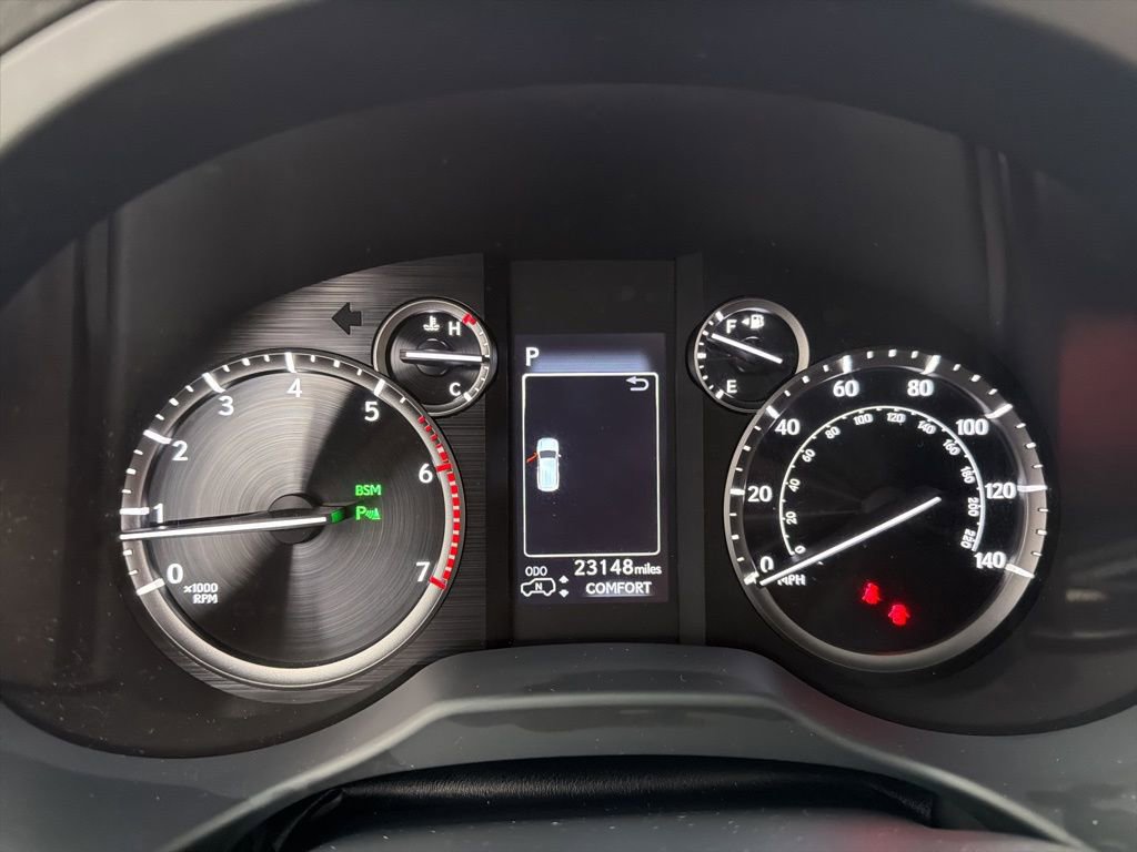 Used 2022 Lexus GX 460 Luxury w/ Off Road Package AWD/4WD image 16
