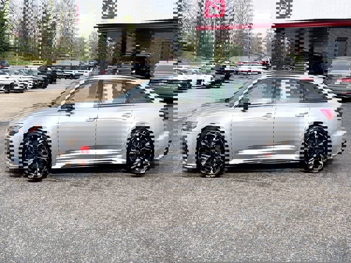 Used 2021 Audi RS 6 w/ Carbon Optic Package image 3