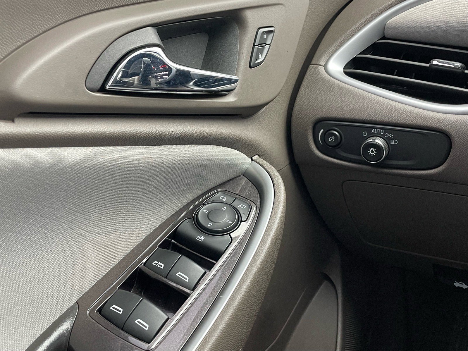 Used 2023 Chevrolet Malibu LT FWD image 13