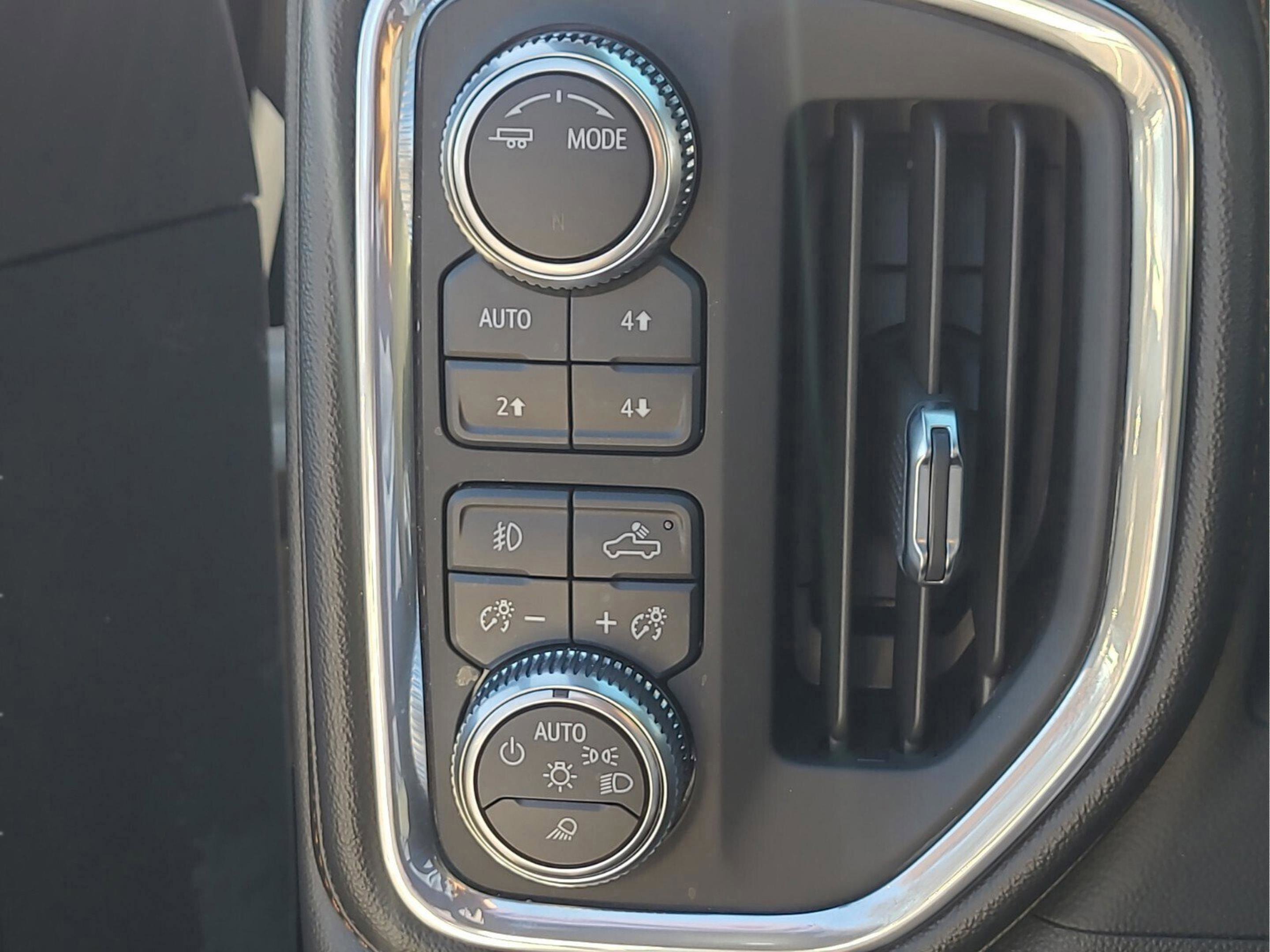 Used 2021 GMC Sierra 2500 AT4 w/ AT4 Premium Plus Package image 14