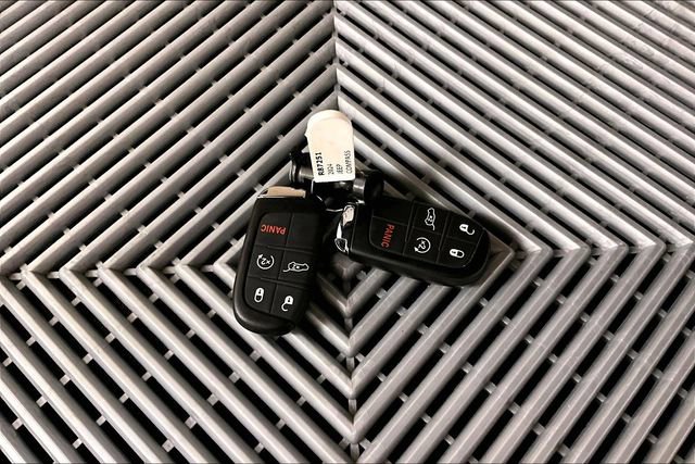 Used 2024 Jeep Compass Trailhawk w/ Trailhawk Elite Group image 11