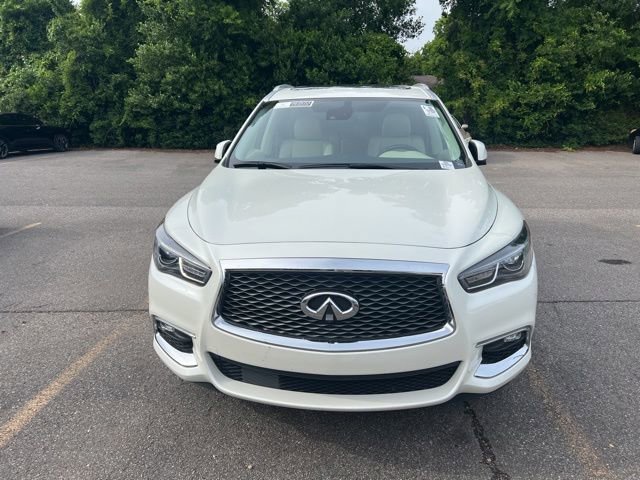 Used 2020 INFINITI QX60 Luxe w/ Essential Package FWD image 2