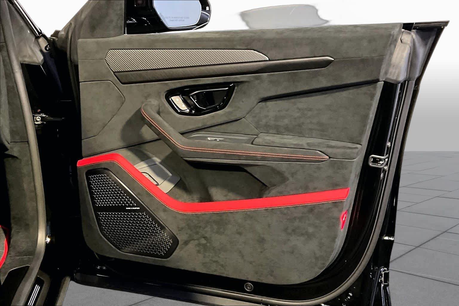 Used 2024 Lamborghini Urus Performante AWD/4WD image 22