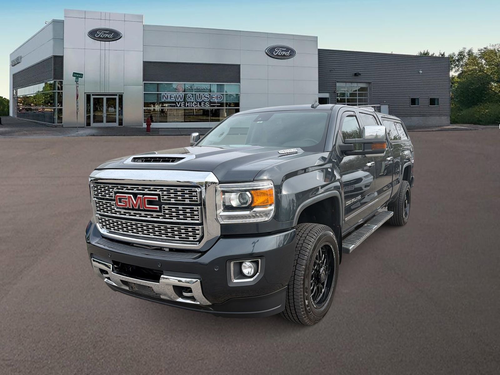 Used 2018 GMC Sierra 2500 Denali w/ Duramax Plus Package AWD/4WD image 4