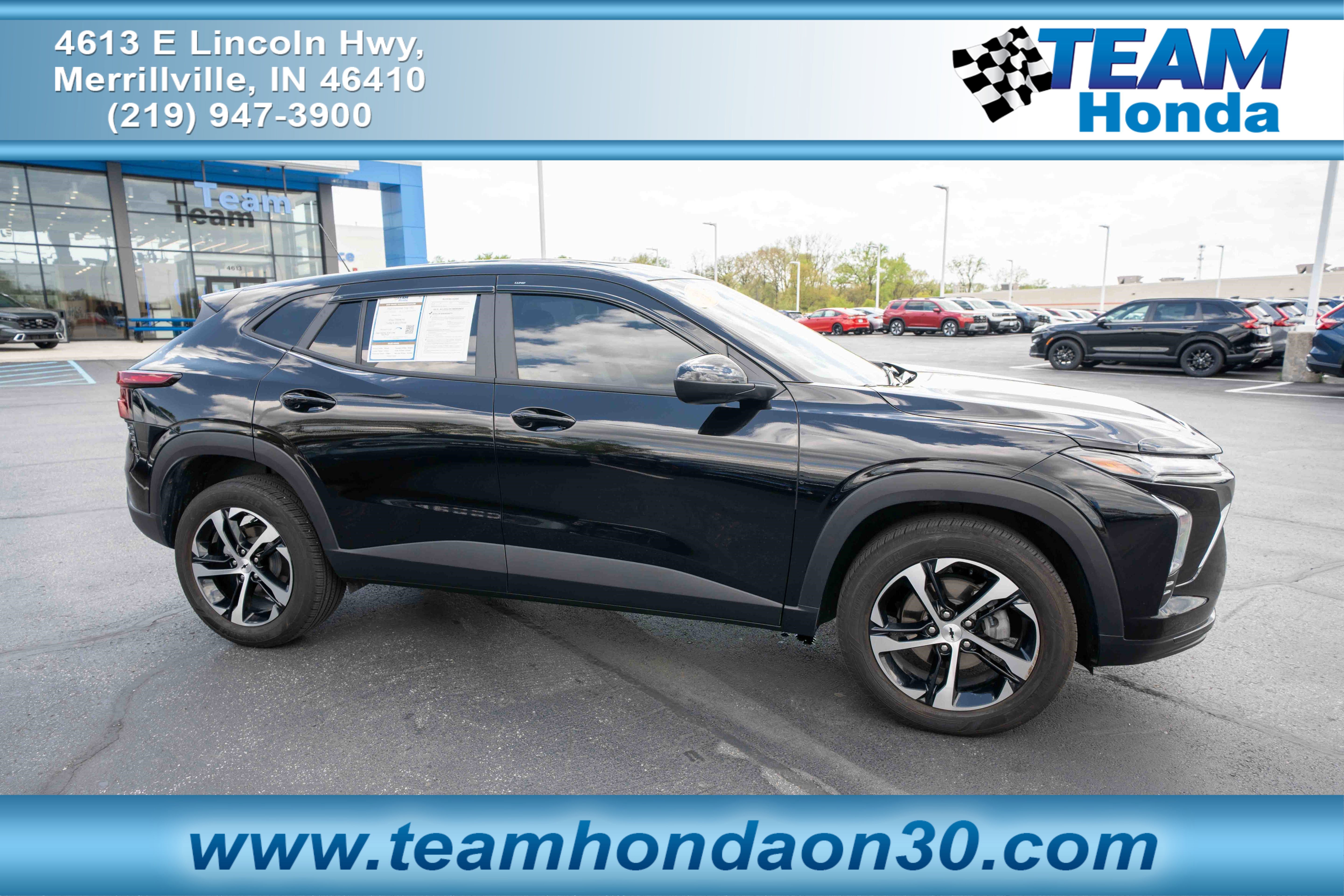 Used 2025 Chevrolet Trax RS w/ Sunroof Package FWD image 1