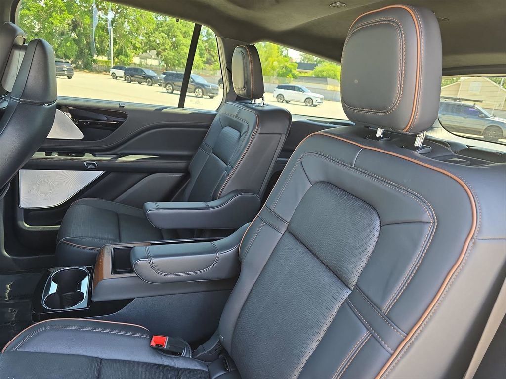 Used 2025 Lincoln Aviator Black Label image 14
