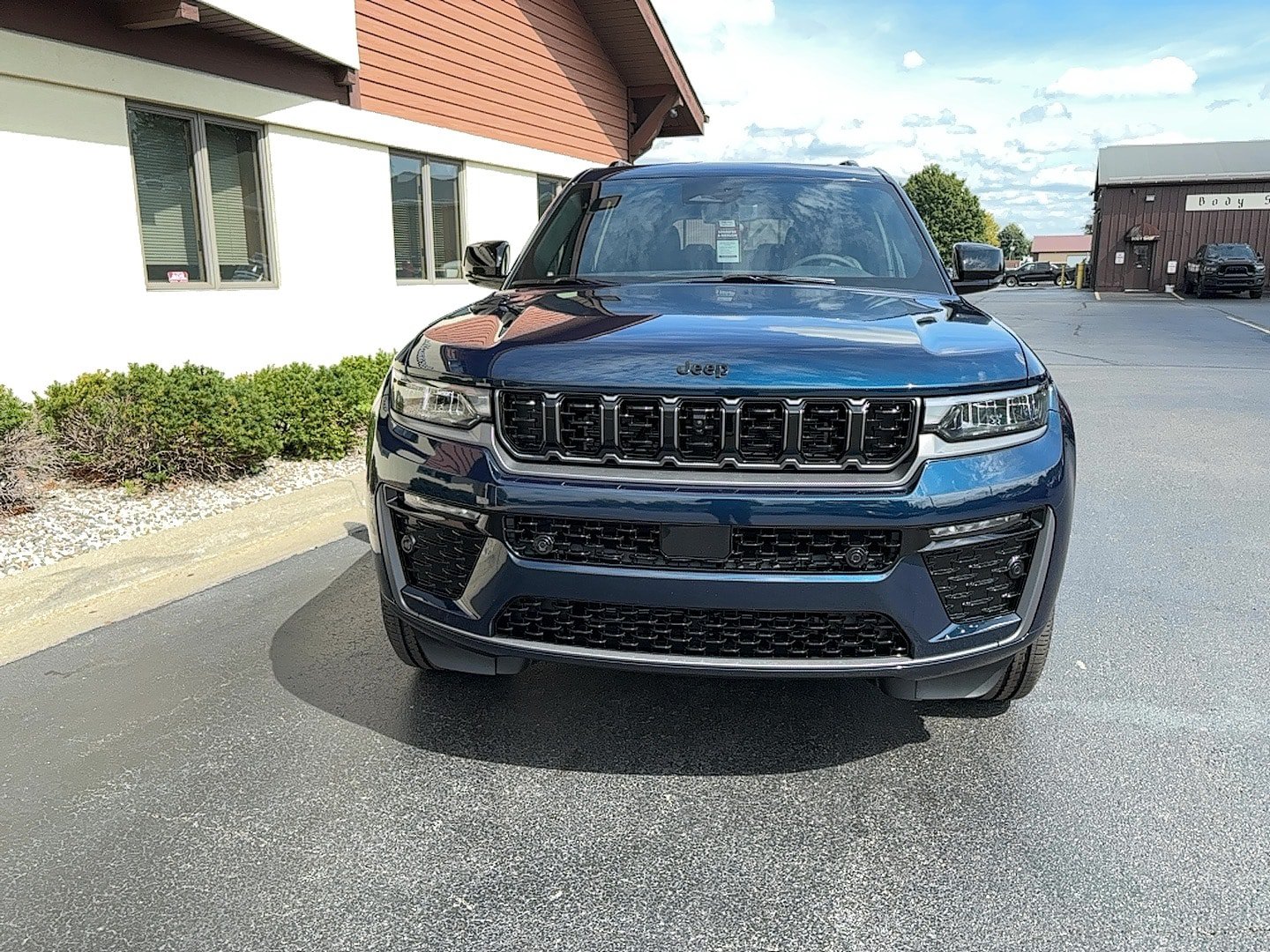New 2027 Jeep Grand Cherokee L Limited AWD/4WD image 3