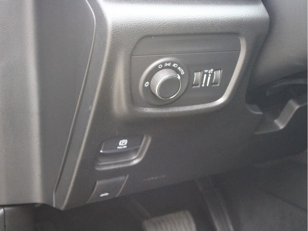 Used 2026 Jeep Grand Cherokee Altitude AWD/4WD image 15