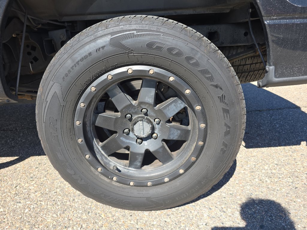 Used 2013 Ford F150 XLT w/ Mid Equipment Group image 12