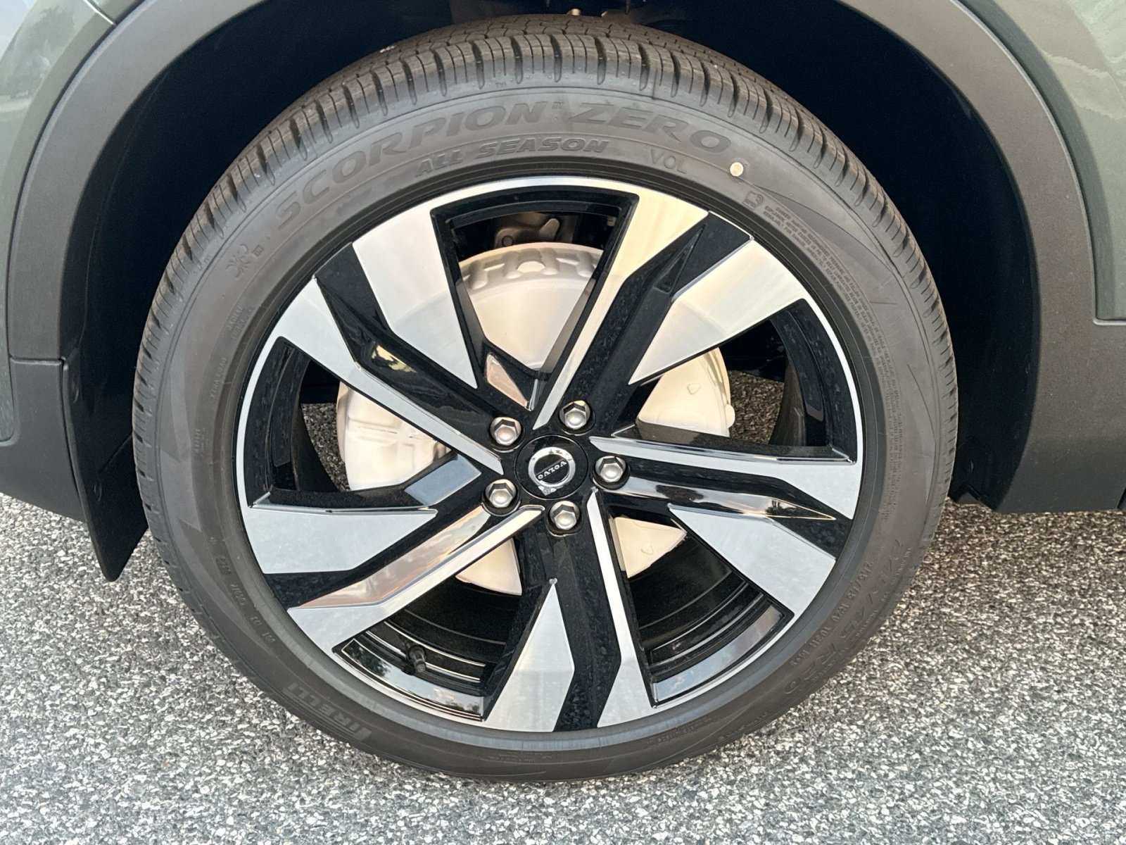 New 2026 Volvo XC40 B5 Plus w/ Climate Package AWD/4WD image 12