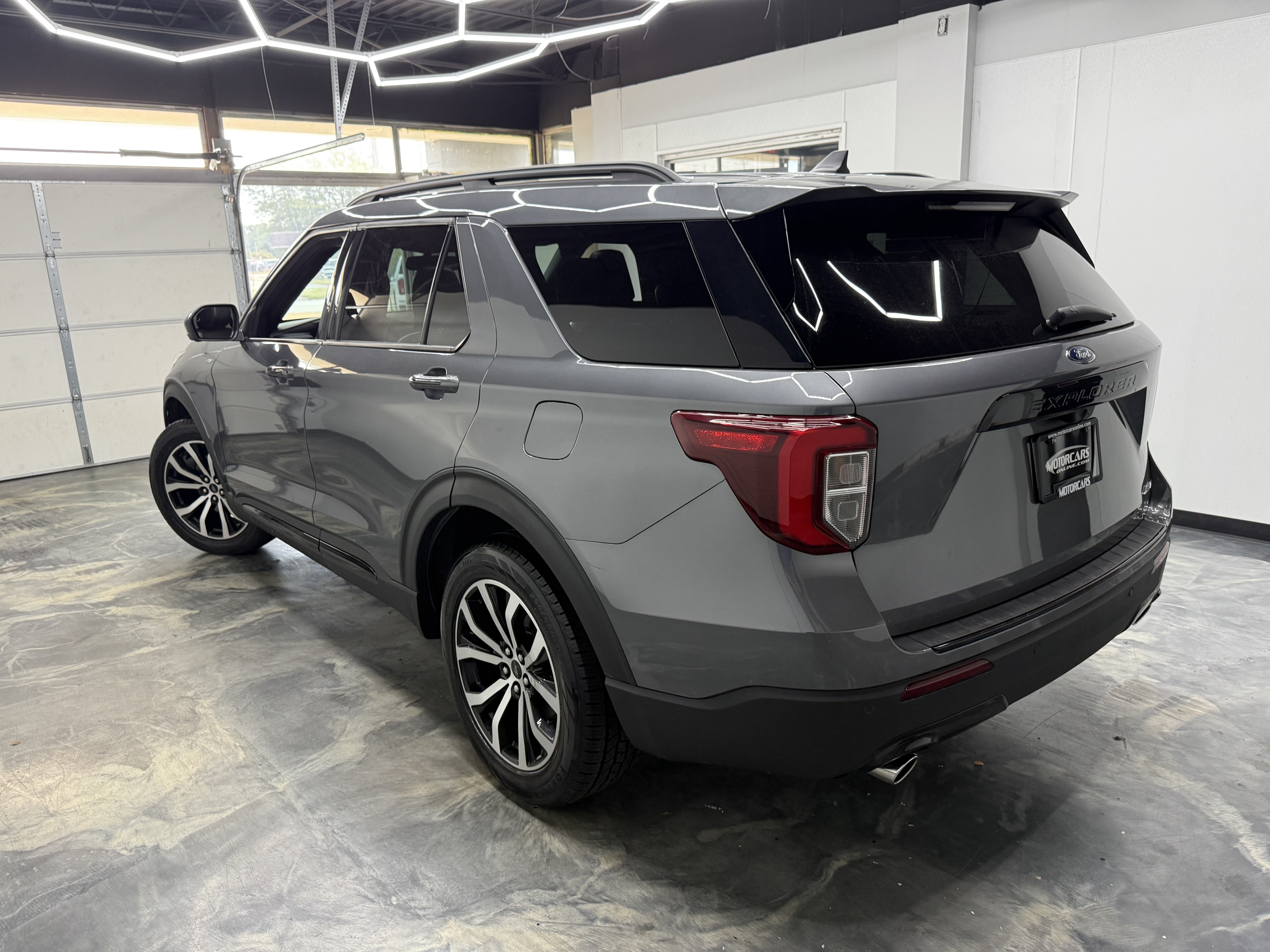 Used 2022 Ford Explorer ST-Line AWD/4WD image 3