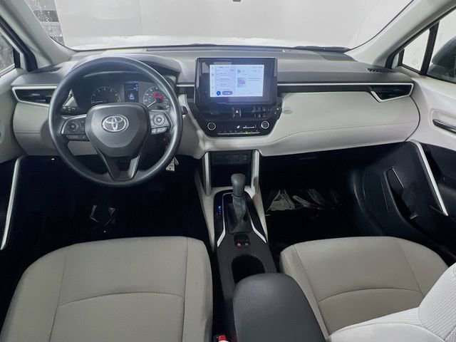 Used 2025 Toyota Corolla Cross L image 27