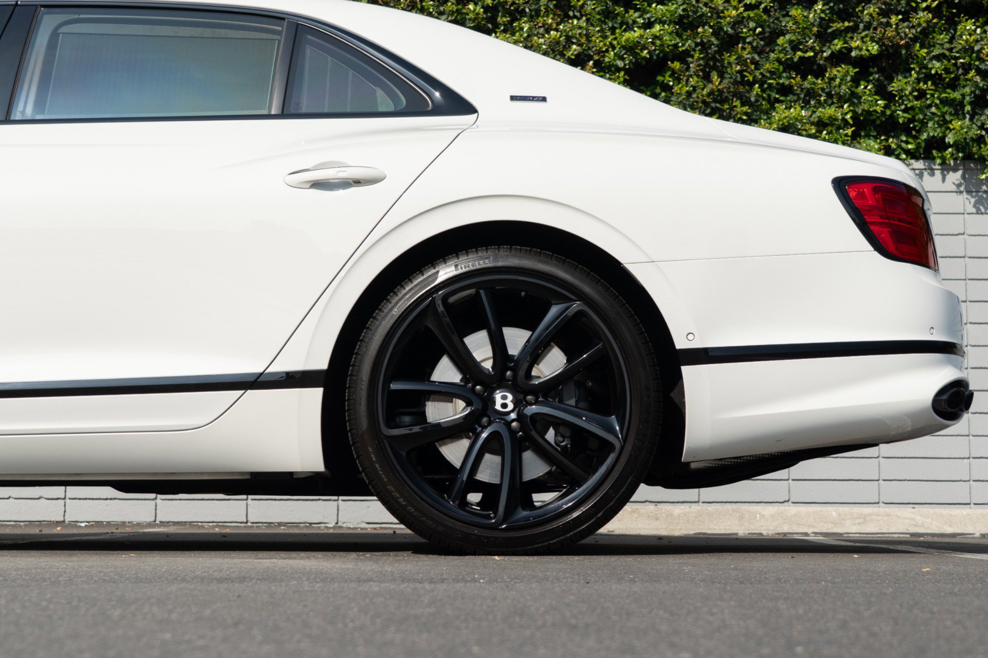 Used 2024 Bentley Flying Spur V8 image 25