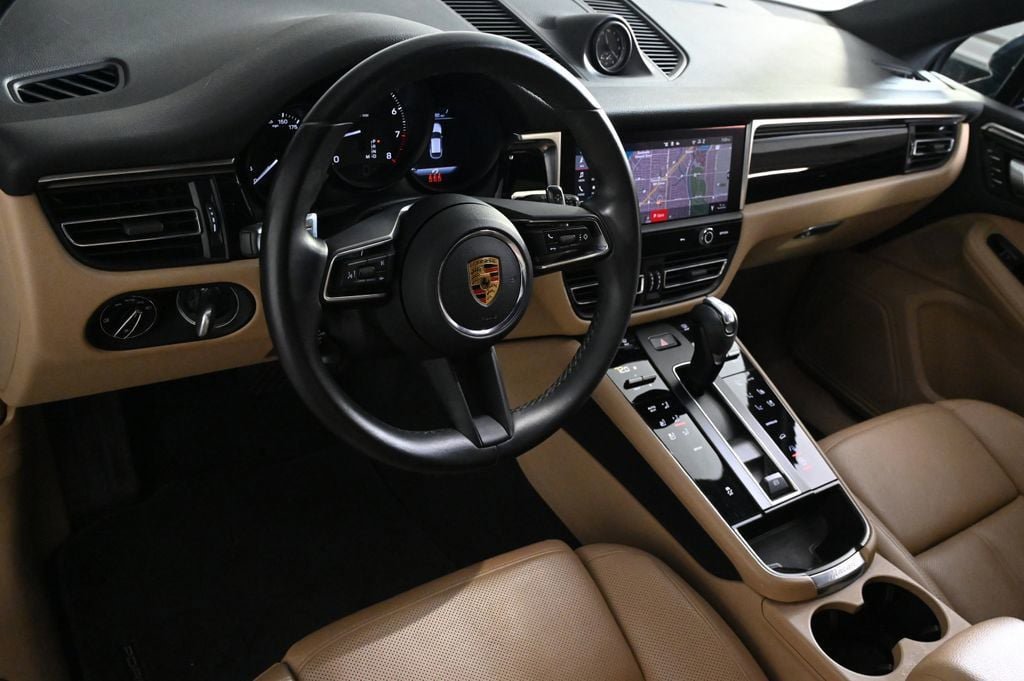 Certified 2023 Porsche Macan AWD/4WD image 4