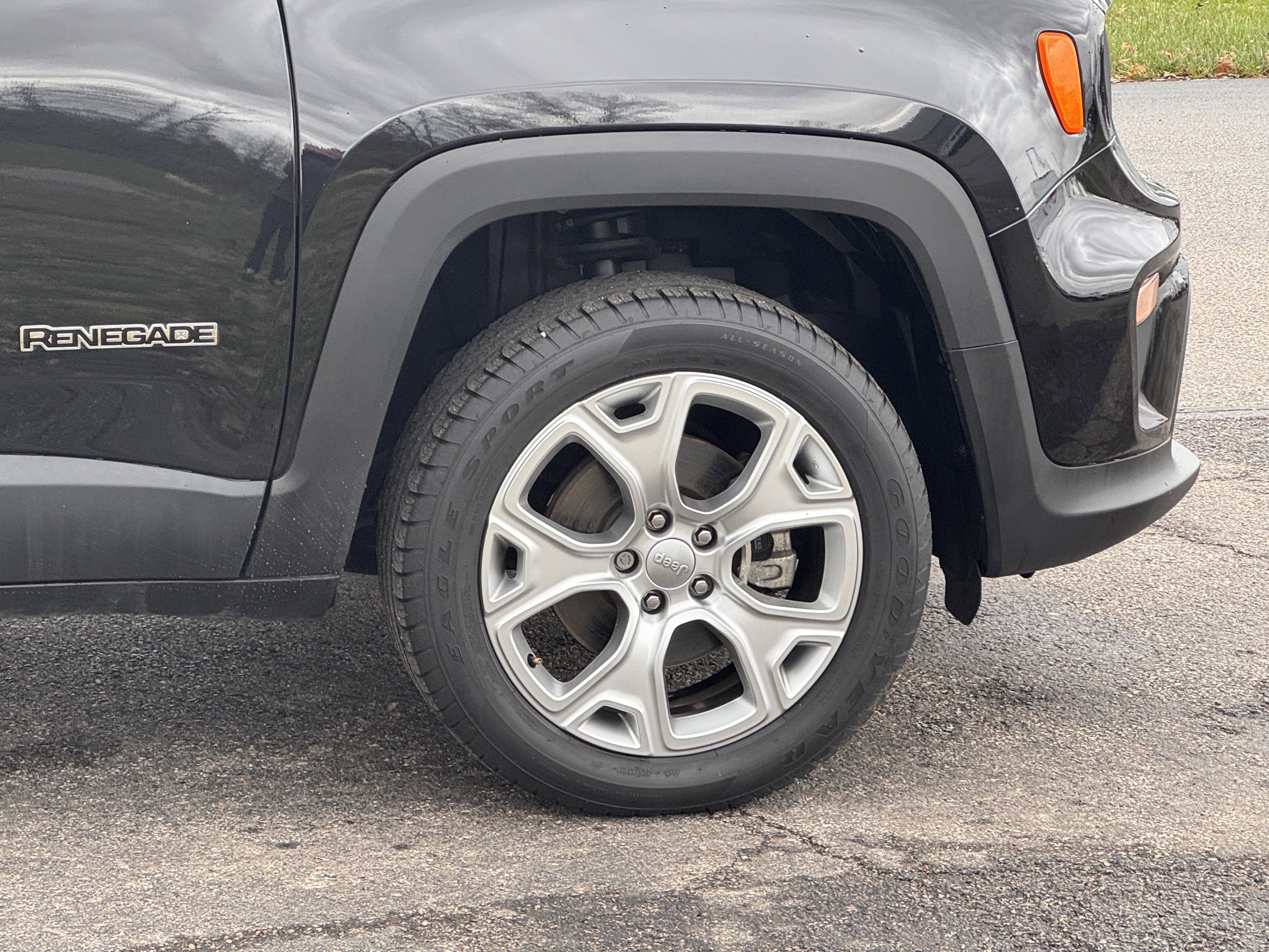 Used 2023 Jeep Renegade Limited image 8