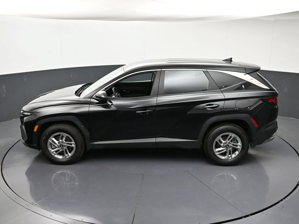 Used 2025 Hyundai Tucson SE AWD/4WD image 17