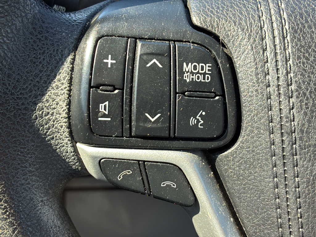 Used 2017 Toyota Highlander LE FWD image 28