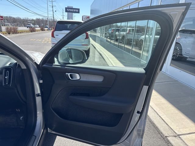 Certified 2025 Volvo XC40 B5 Plus image 13