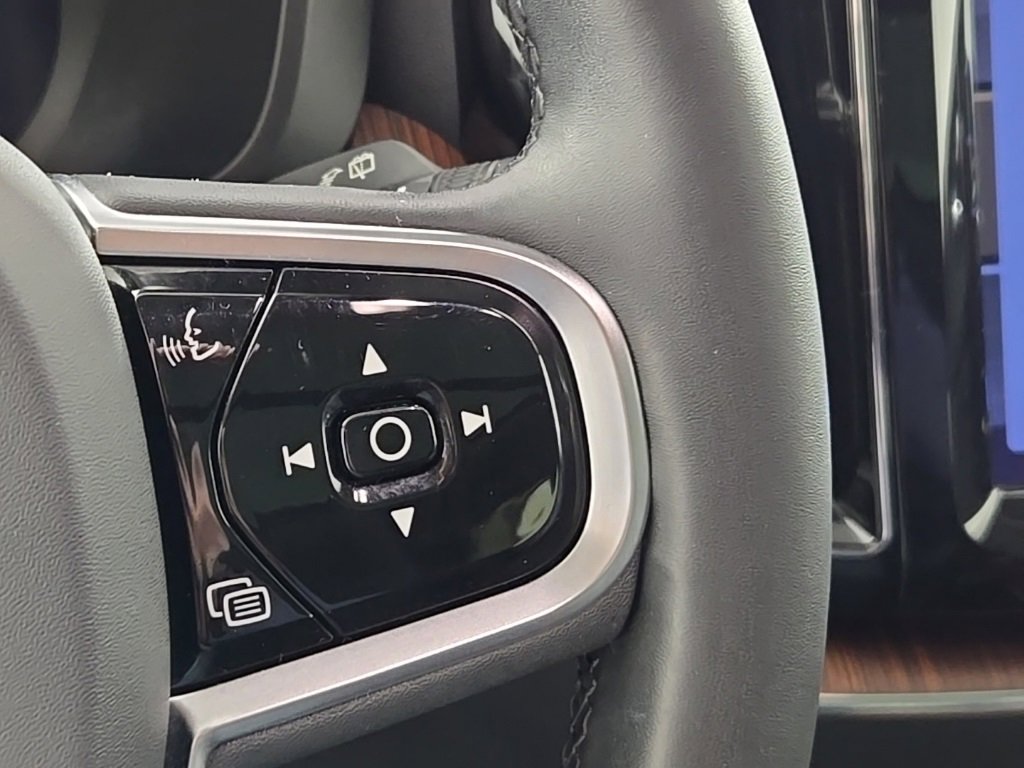 Certified 2023 Volvo XC60 B5 Plus w/ Climate Package image 24