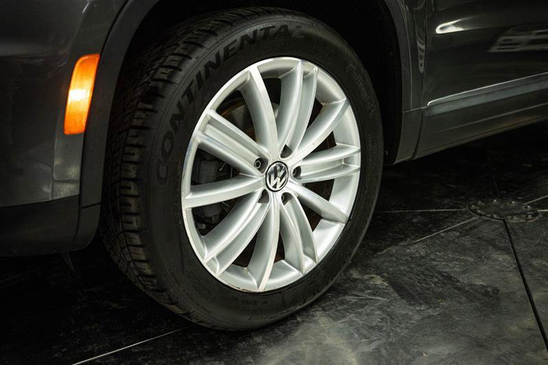 Used 2016 Volkswagen Tiguan SE image 3