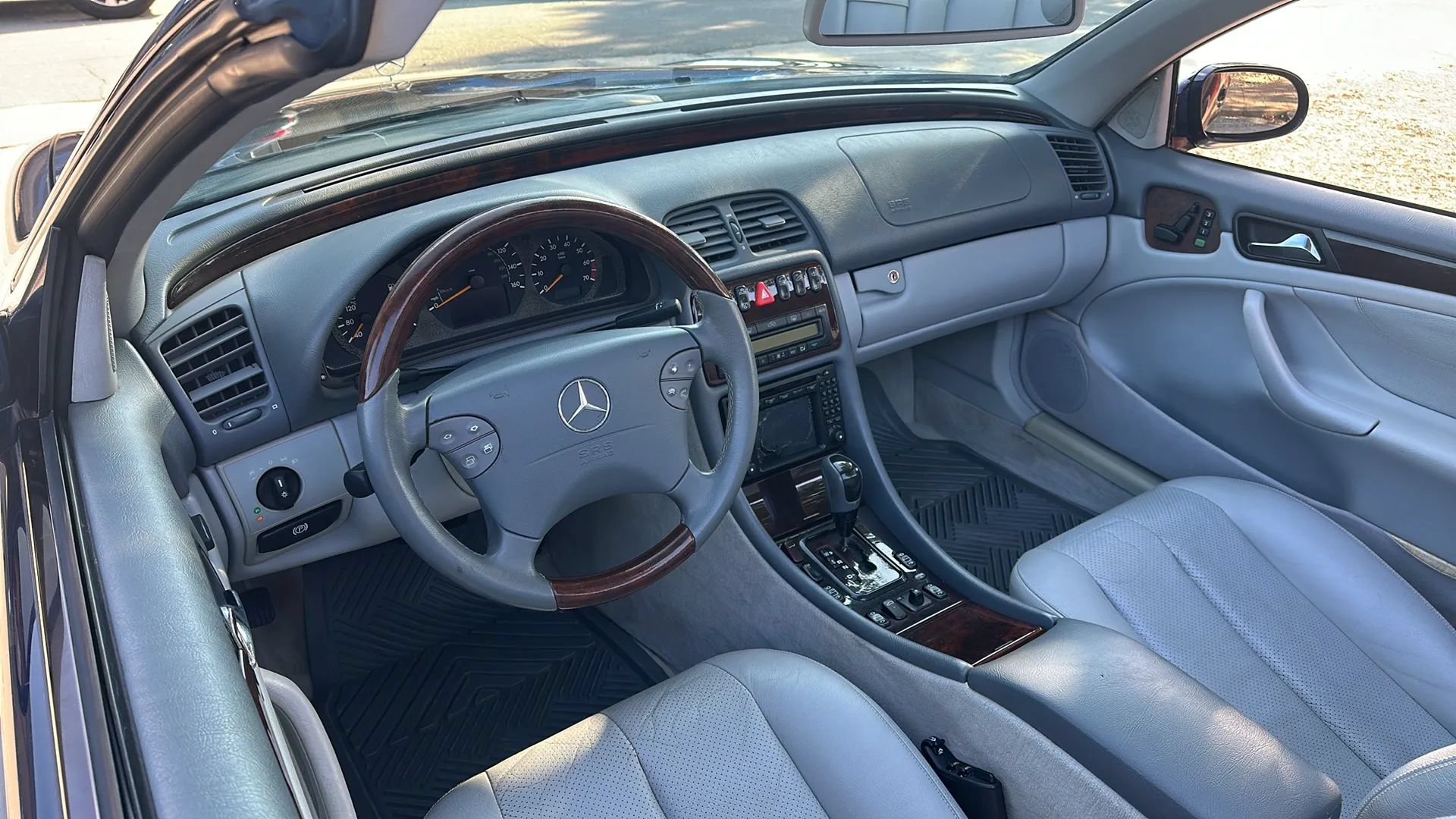 Used 2001 Mercedes-Benz CLK 320 Cabriolet w/ K2 Opt Pkg image 16