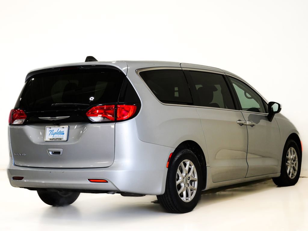 Used 2023 Chrysler Voyager LX image 6