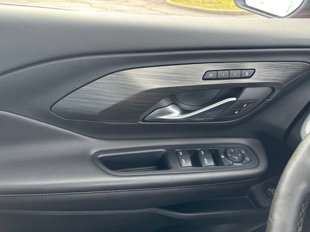 Used 2023 GMC Terrain SLT image 27