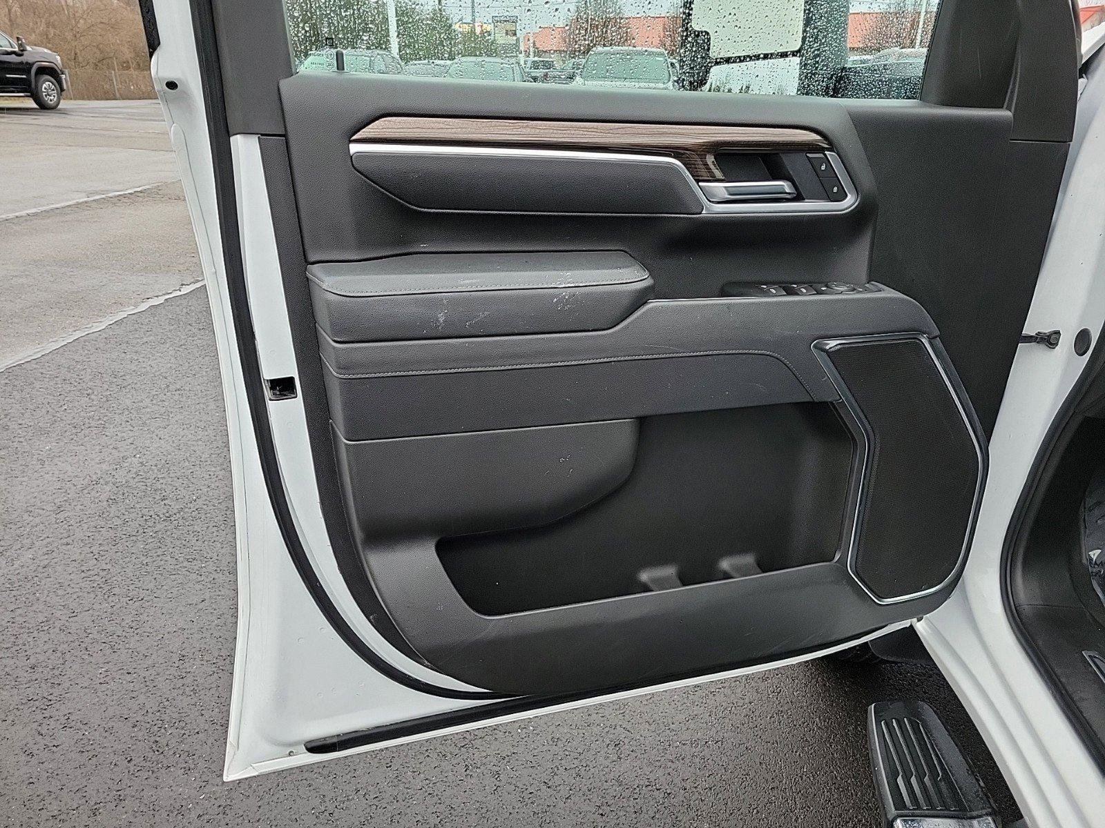 Used 2025 Chevrolet Silverado 2500 LT w/ Convenience Package image 16