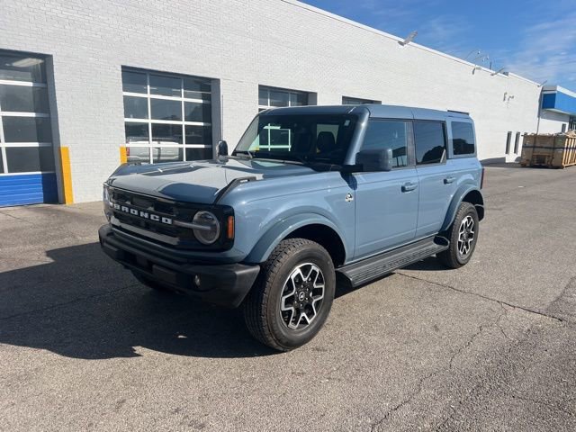 Used 2025 Ford Bronco Outer Banks image 3