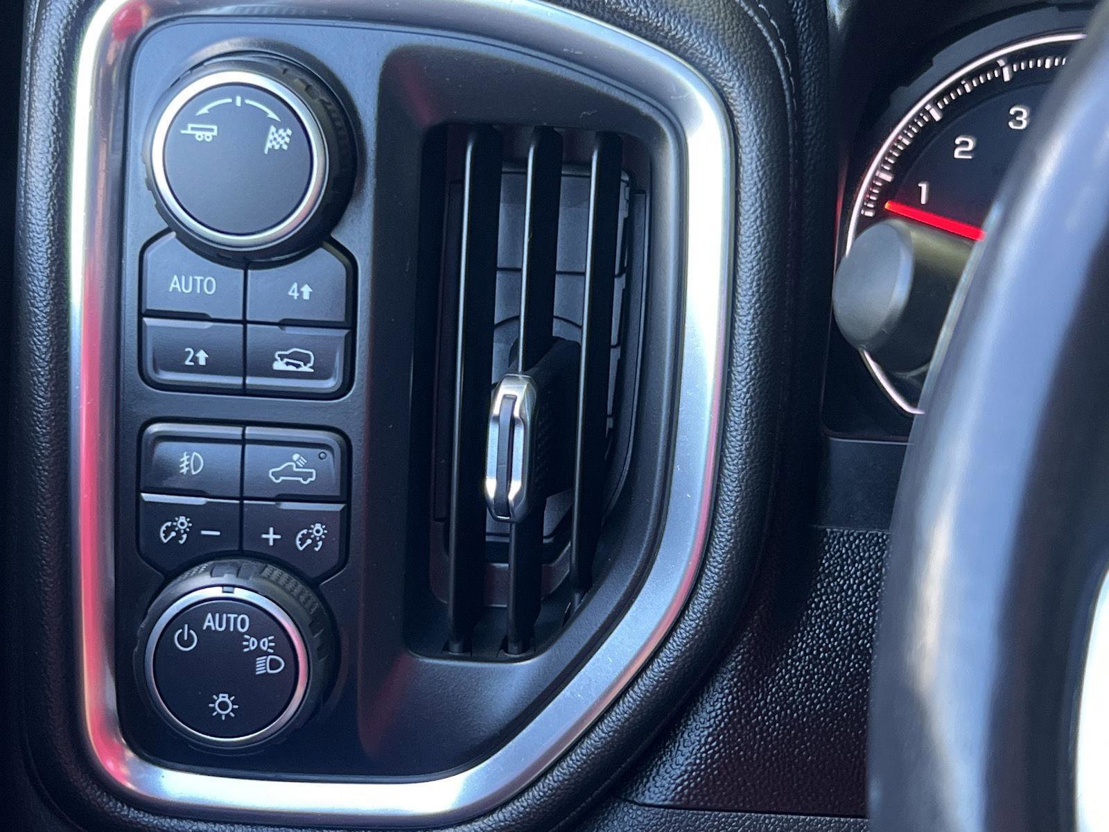 Used 2019 Chevrolet Silverado 1500 RST image 22