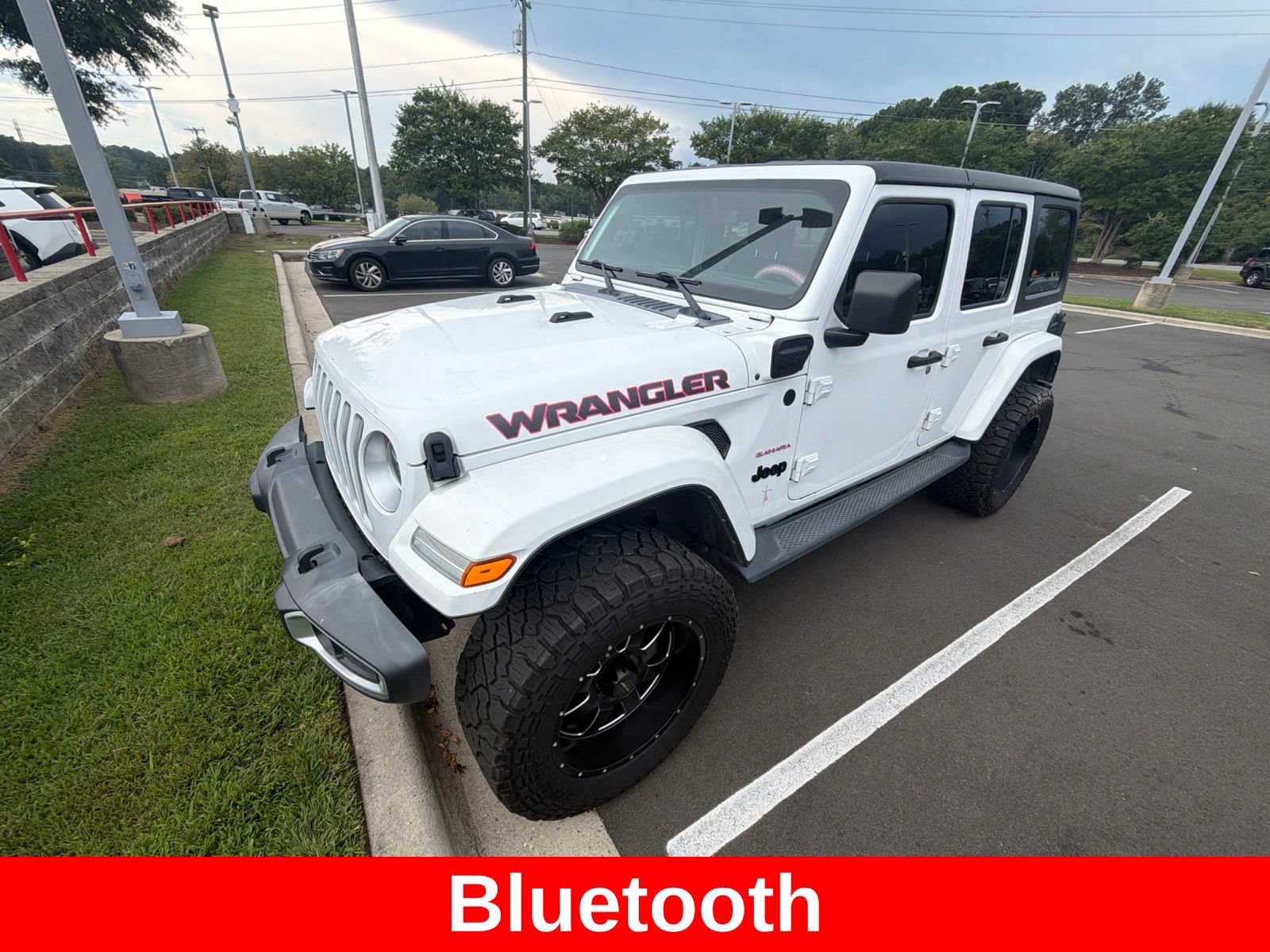 Used 2022 Jeep Wrangler Unlimited Sahara w/ Cold Weather Group AWD/4WD image 4