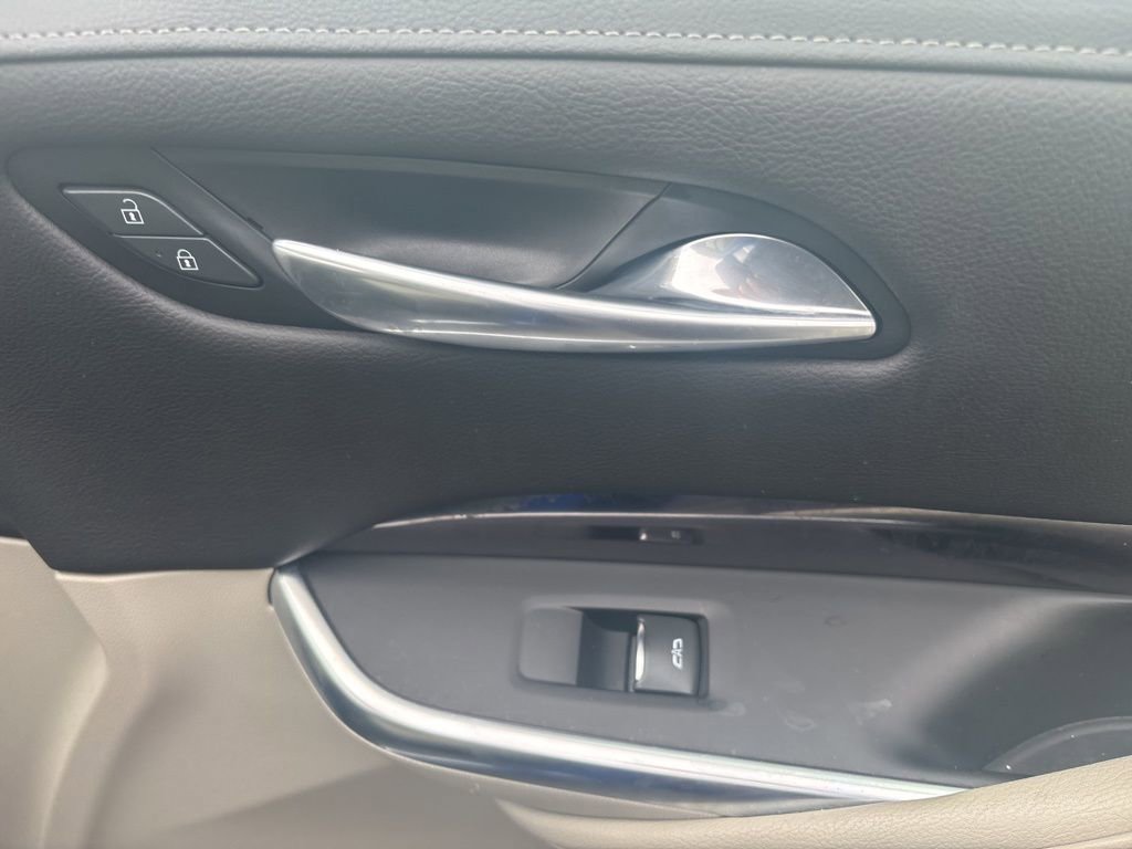 Used 2021 Cadillac XT4 Luxury w/ Cold Weather Package image 33