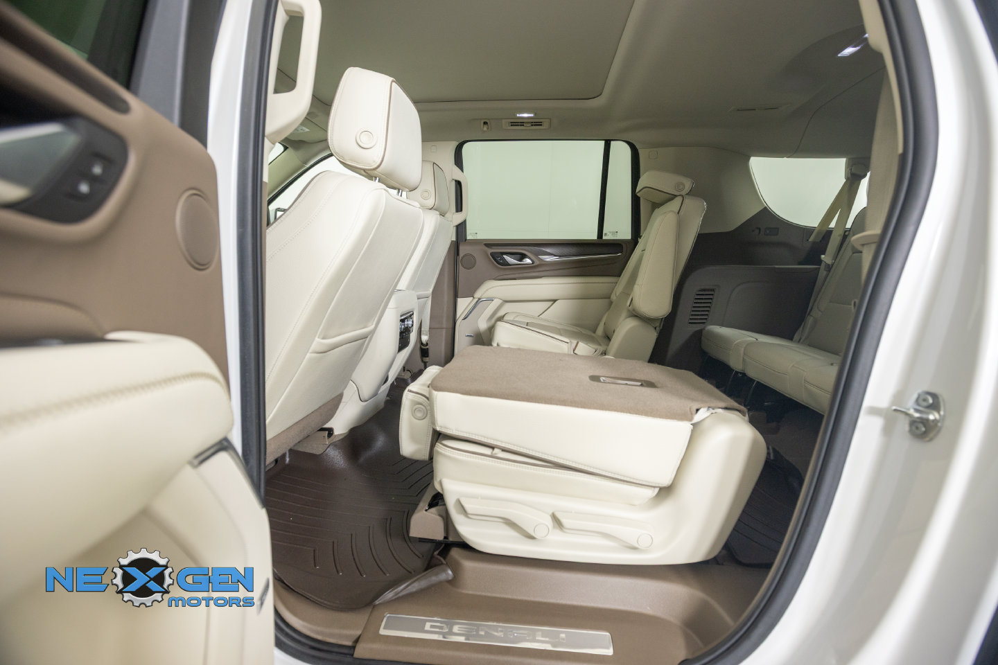 Used 2022 GMC Yukon XL Denali AWD/4WD image 32