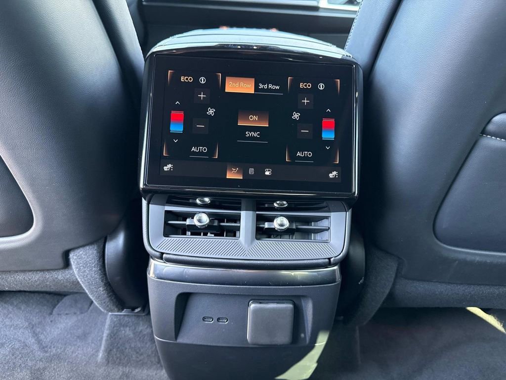 New 2026 Cadillac Vistiq Luxury image 16