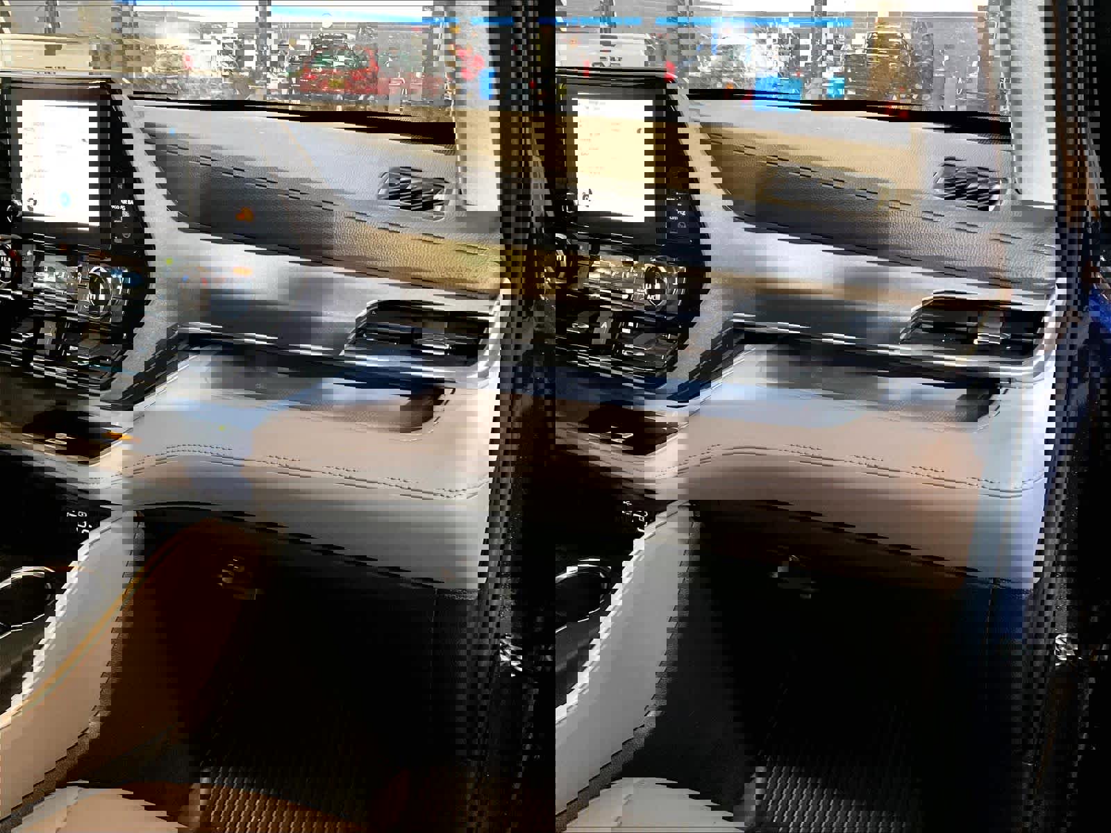 Used 2023 Toyota Highlander XLE image 13