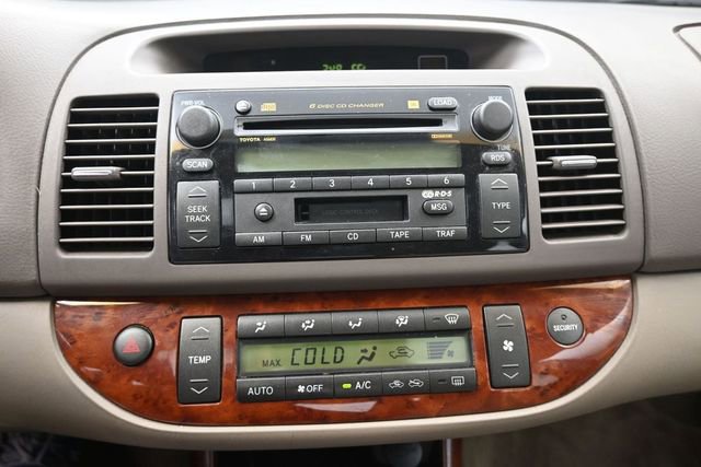 Used 2004 Toyota Camry XLE FWD image 11