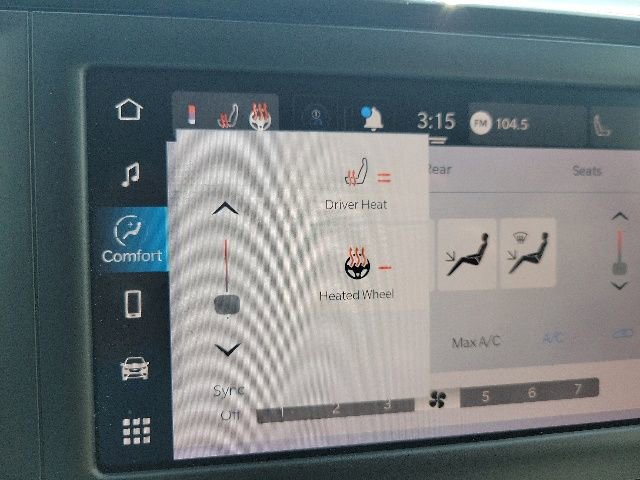 Used 2023 Chrysler Voyager LX FWD image 9