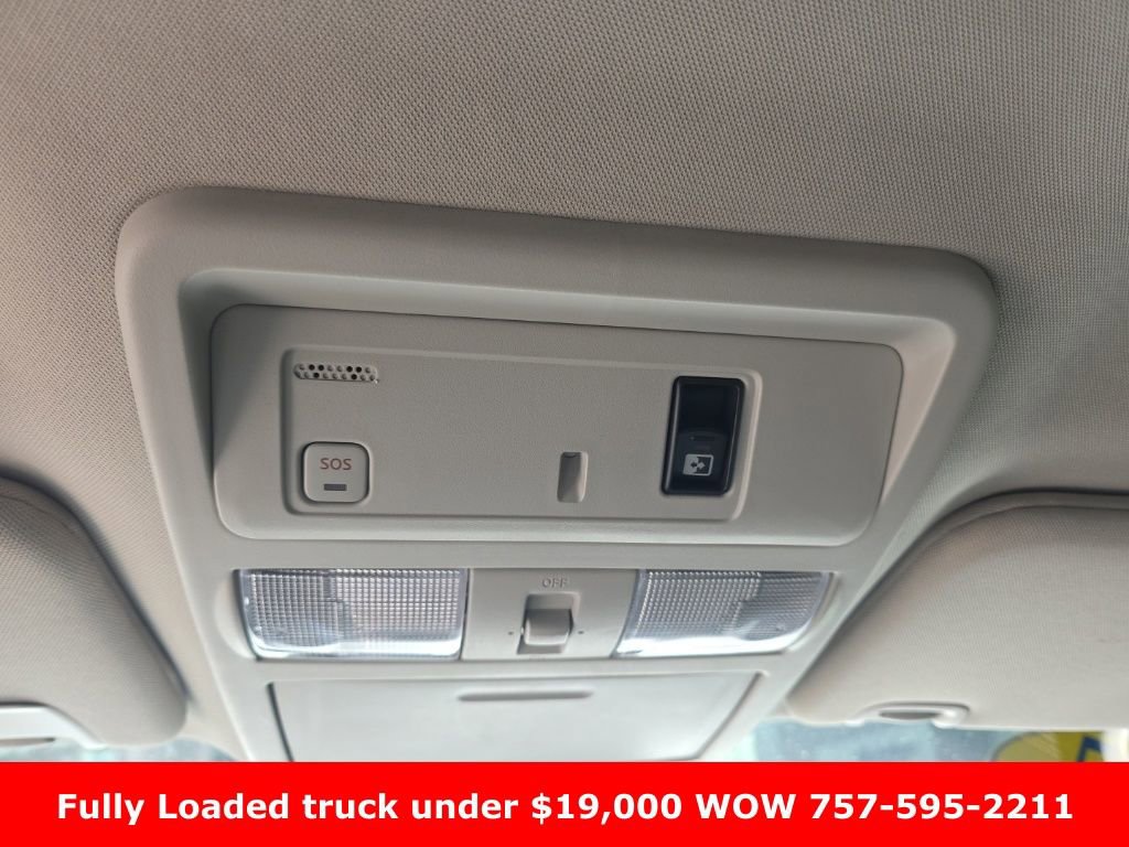 Used 2017 Nissan Titan SL w/ Off-Road Package image 19