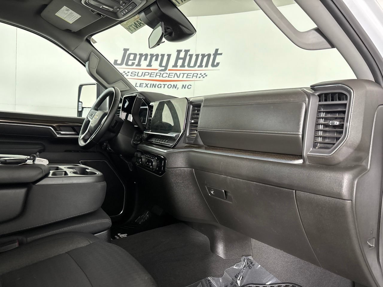 Used 2025 Chevrolet Silverado 2500 LT w/ Convenience Package AWD/4WD image 31