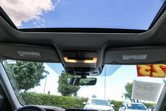 Used 2023 Nissan Rogue Platinum w/ Platinum Premium Package FWD image 20