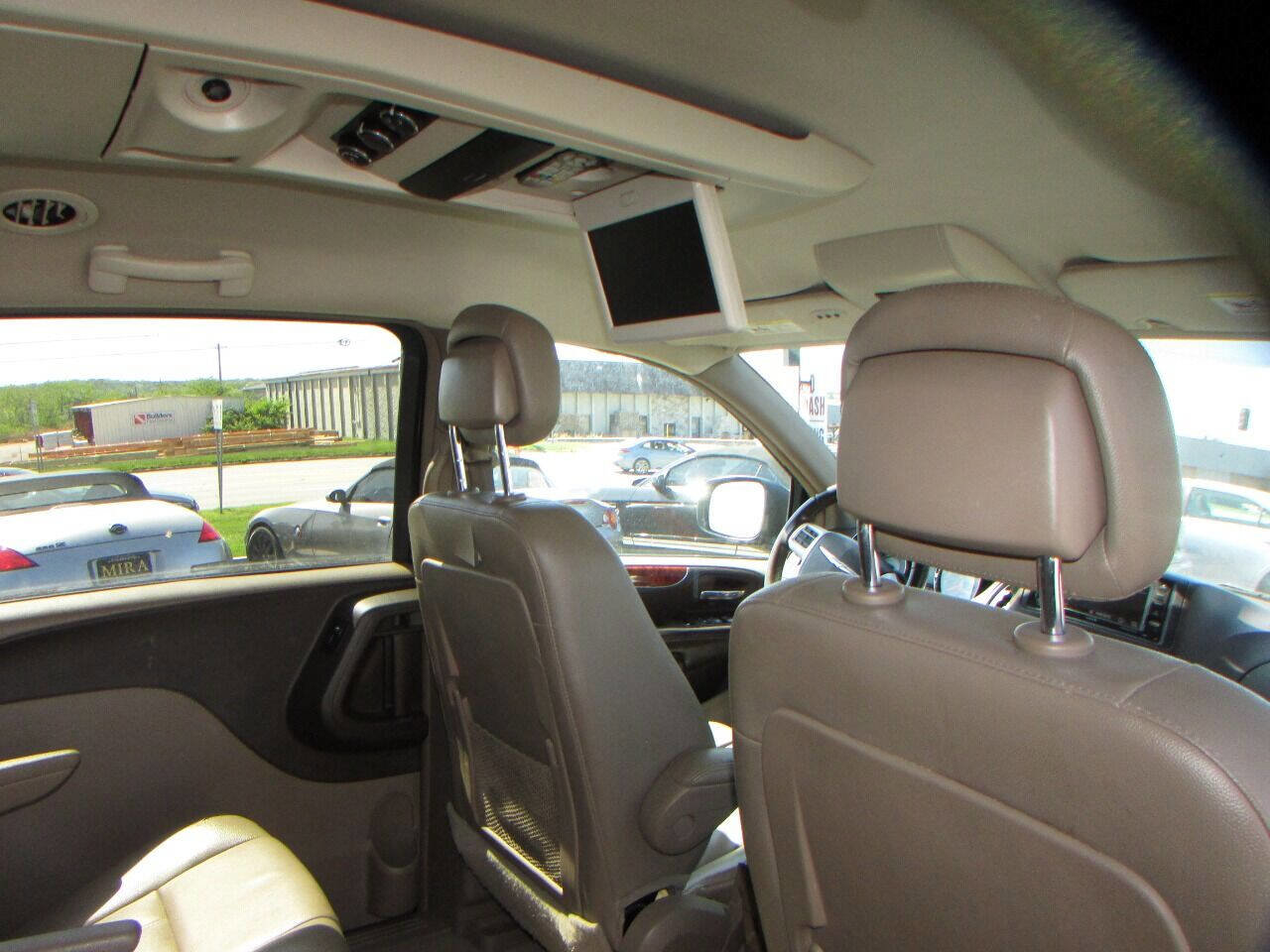 Used 2015 Chrysler Town & Country Touring image 26