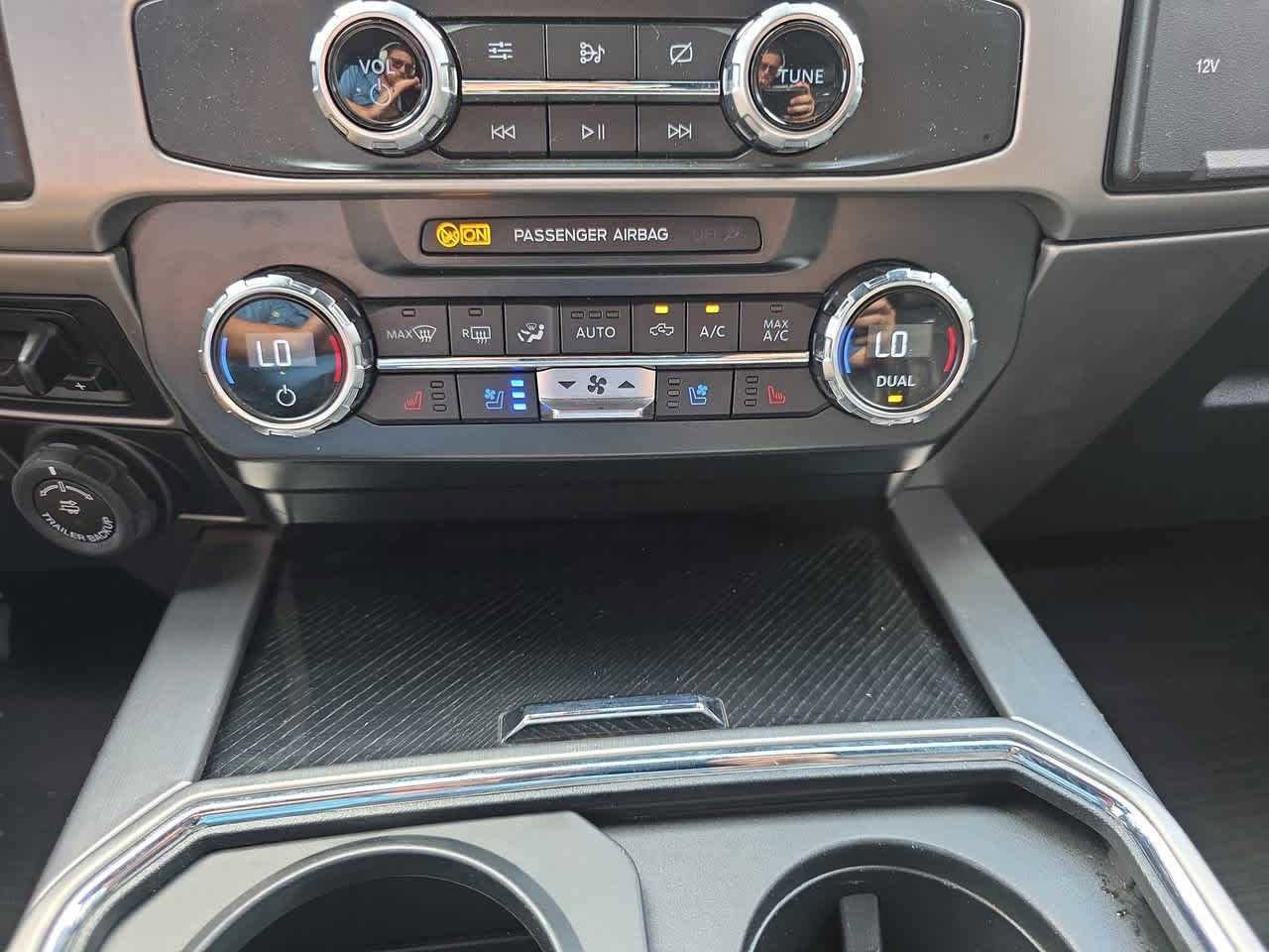 Used 2022 Ford F450 Platinum w/ FX4 Off-Road Package image 23